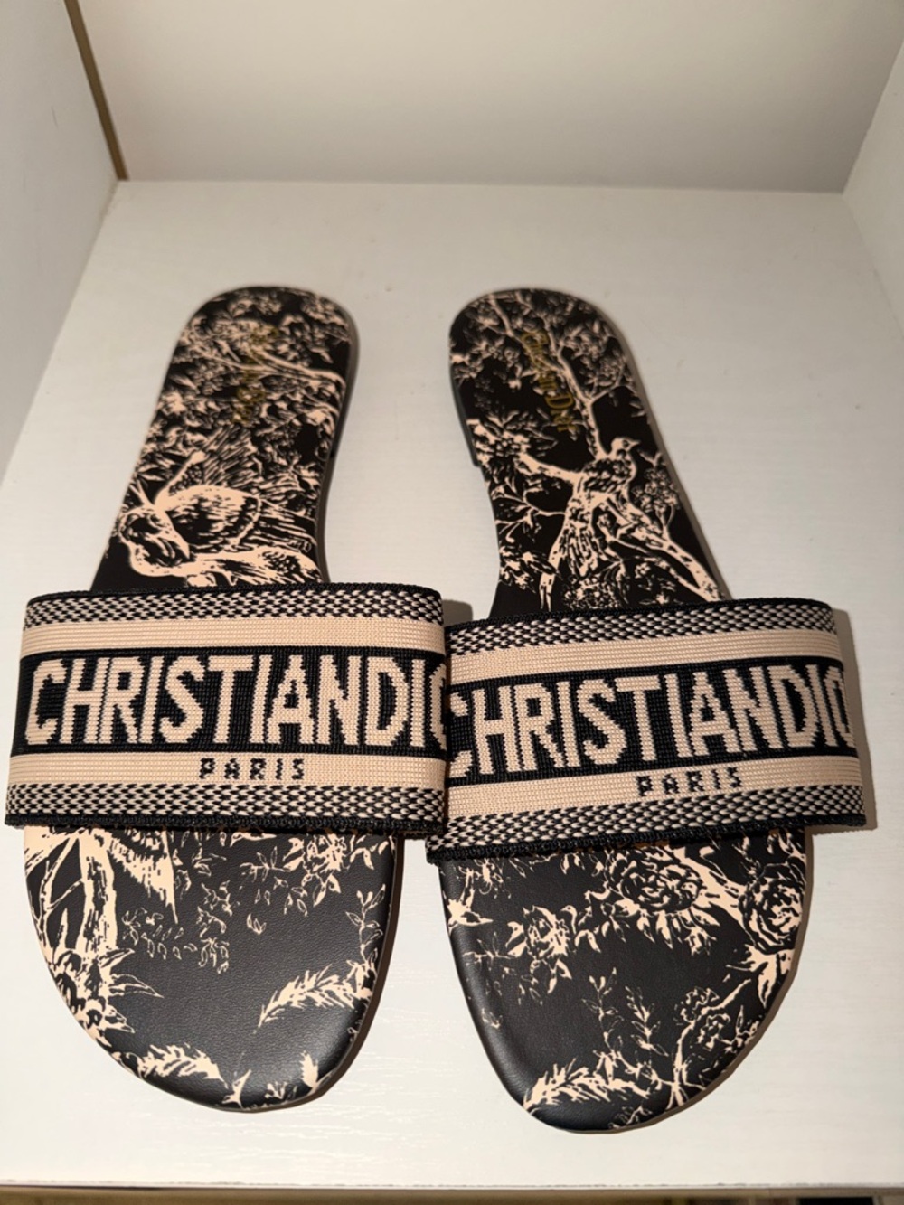 Size 42/11w Black and White Graphic Text Print Panel